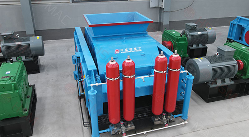 四川眉山1080液压对辊制砂机米石回料制砂现场