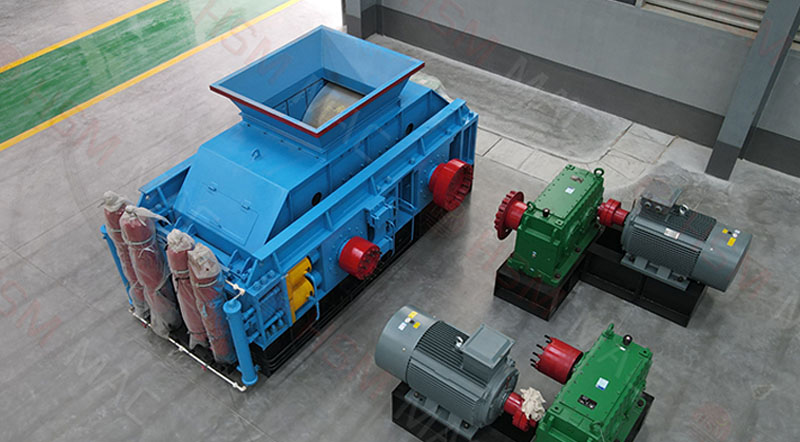 四川美姑县铜矿用对辊制砂机生产现场